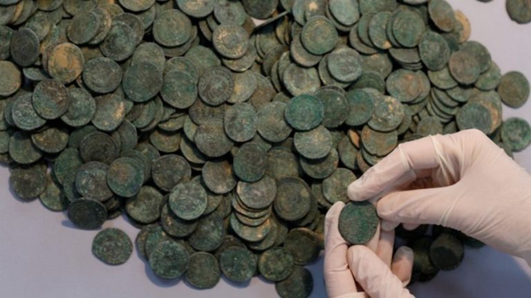 Khenchela : la direction de la culture réceptionne 30 pièces de monnaie anciennes