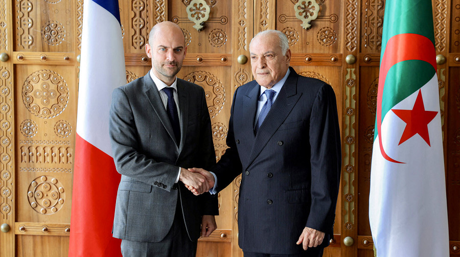 Appels du pied de la France à l’Algérie dans un contexte géopolitique et politique tendu