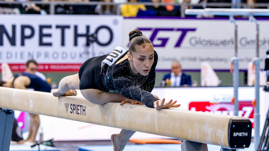 Gymnastique : l’Algérienne Kaylia Nemour décroche l’or à l’étape de Bakou de la Coupe du monde