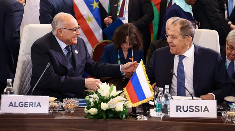 Algérie-Russie : Ahmed Attaf et Sergueï Lavrov renforcent leur coordination stratégique à Antalya