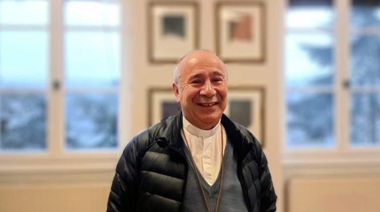 Mgr Michel Guillaud : «L’Eglise ne kidnappe pas la visite du pape pour un usage interne»