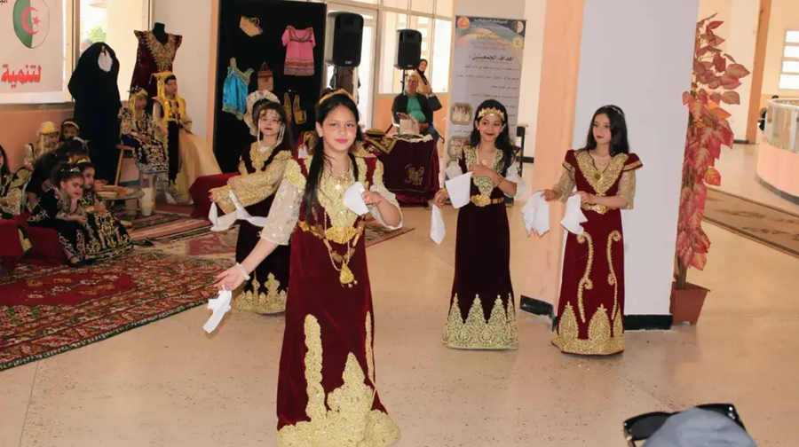Festival d’Annaba : splendeur des habits traditionnels algériens exposés par des associations
