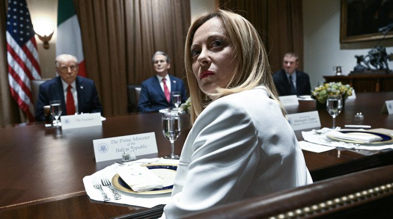 Meloni cherche à prendre ses distances avec Trump face à la colère des Italiens