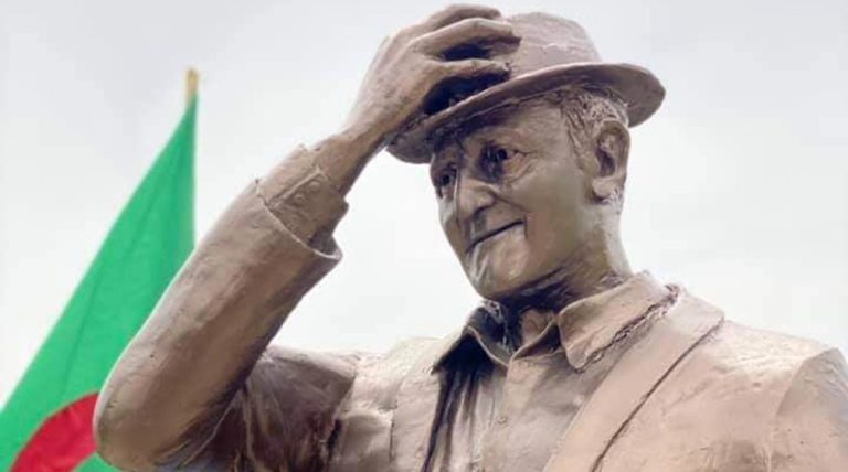 Tizi Ouzou rend hommage à Idir : une stèle monumentale célèbre la mémoire éternelle de l’icône