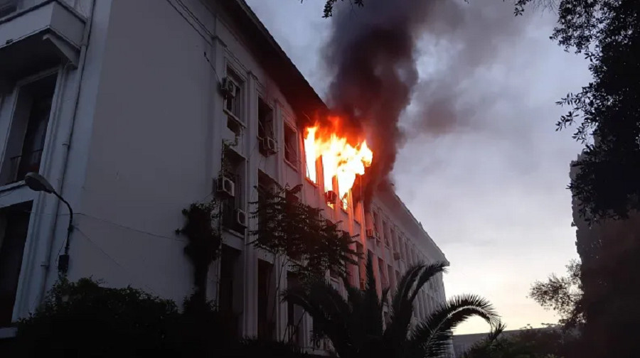 Incendie au siège du ministère de l’Education nationale : le feu maîtrisé sans faire de victimes