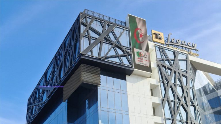 Fermeture d’un hôtel à Alger et ouverture d’une enquête suite à la profanation du drapeau national