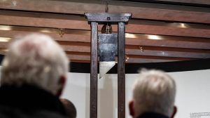 guillotine