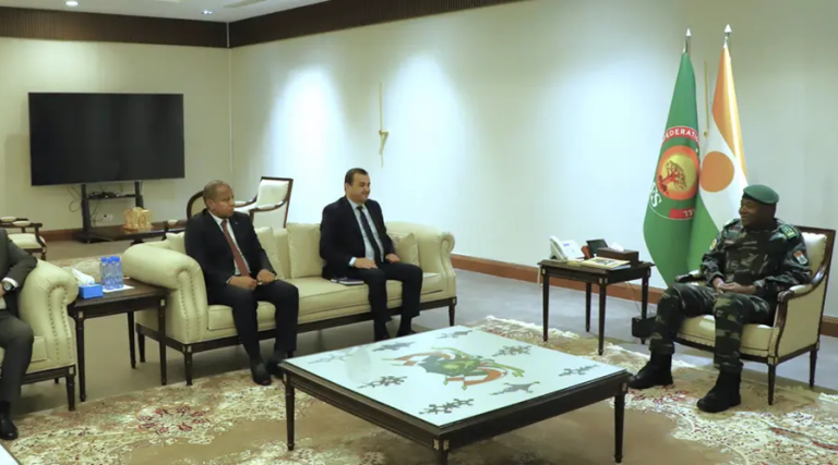 Algérie-Niger : Arkab reçu par Tiani, le gazoduc TSGP et le pétrole au cœur des discussions