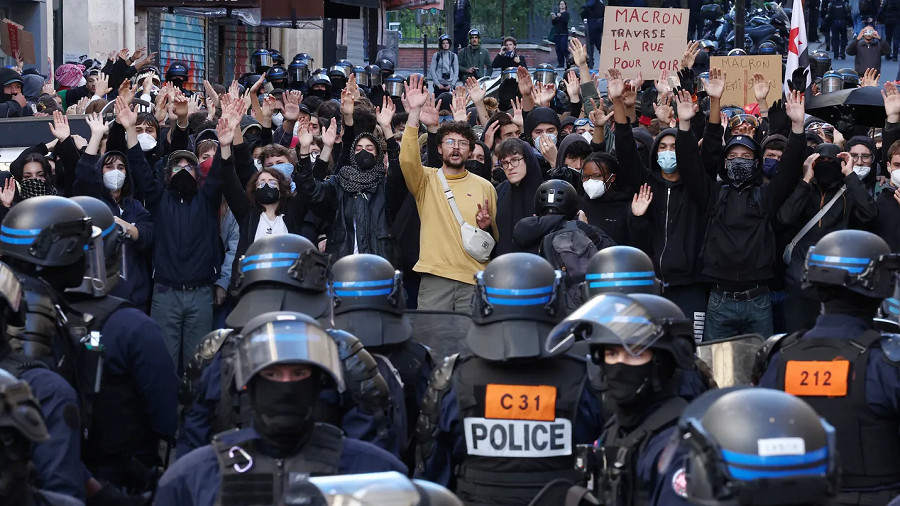 L’illusion démocratique occidentale : quand le droit de râler remplace le pouvoir du peuple