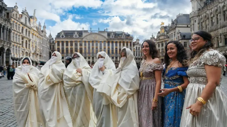 Une manifestation culturelle met à l’honneur le costume traditionnel algérien à Bruxelles